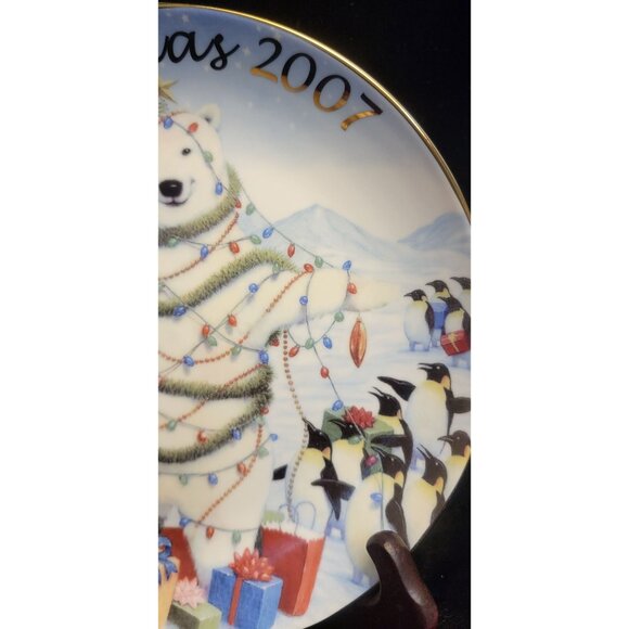 Avon Porcelain Collector's Plate "Sharing the Holidays with Friends" - Picture 6 of 9